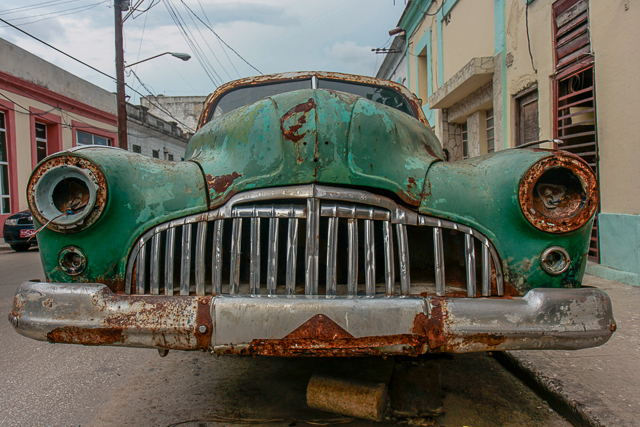 Epave de Buick Eight - Classic car - Automobiles américaines des années 50 à Cuba - Photo Charles GUY