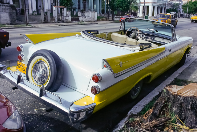 Dodge Custom Royal Convertible - Photo des classics cars de Cuba par Charles GUY