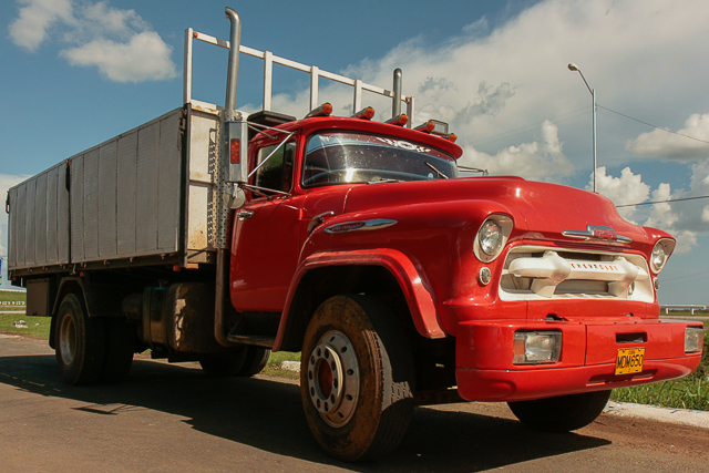 Old trucks et autres camions des années 50 - Cuba - Photo de Charles GUY