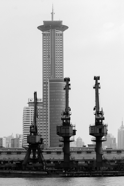 Traffic sur le Huangpu, bateaux, grues - Photos de Shanghai par Charles GUY