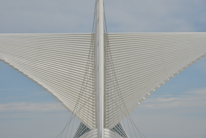 Museum-of-Art-Milwaukee-Santiago-Calatrava-photo-Charles-Guy