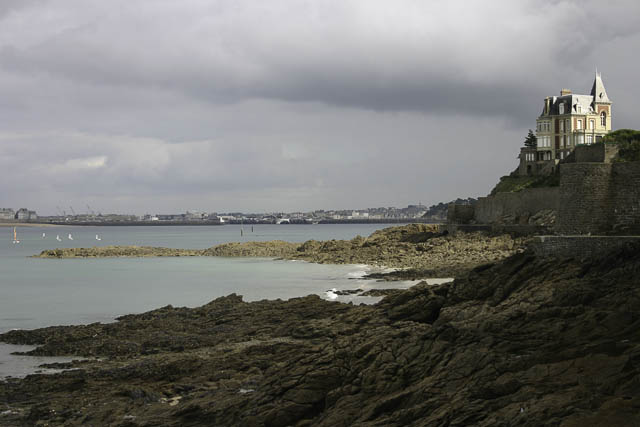 villas-dinardaises-noir-et-blanc-dinard-cote-d-emeraude-photo-par-charles-guy-c-2