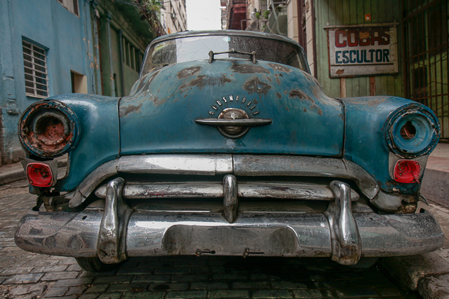 Epave Oldsmobile - Classic car - Automobiles américaines des années 50 à Cuba - Photo Charles GUY