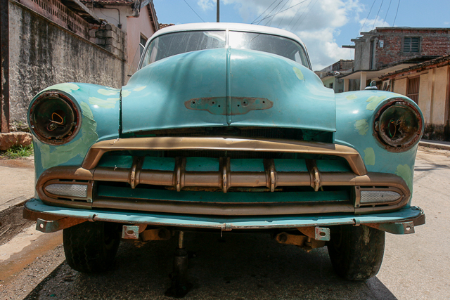 Epave Chevrolet - Classic car - Automobiles américaines des années 50 à Cuba - Photo Charles GUY