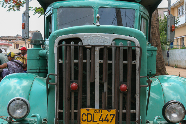 Old trucks et autres camions des années 50 - Cuba - Photo de Charles GUY