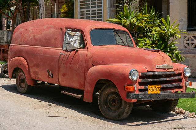 Old trucks et autres camions des années 50 - Cuba - Photo de Charles GUY