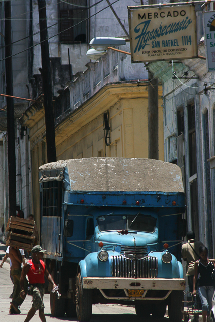 Old trucks et autres camions des années 50 - Cuba - Photo de Charles GUY