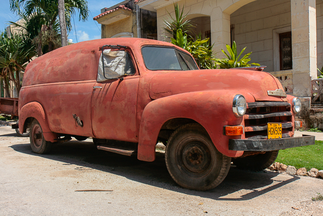 Old trucks et autres camions des années 50 - Cuba - Photo de Charles GUY