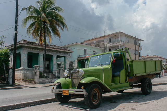 Old trucks et autres camions des années 50 - Cuba - Photo de Charles GUY