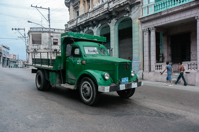 Old trucks et autres camions des années 50 - Cuba - Photo de Charles GUY