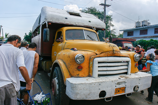 Old trucks et autres camions des années 50 - Cuba - Photo de Charles GUY