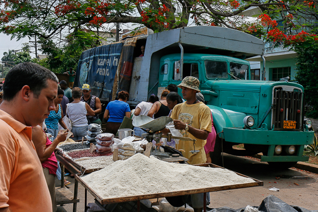 Old trucks et autres camions des années 50 - Cuba - Photo de Charles GUY