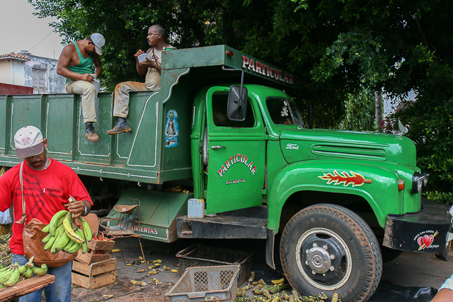 Old trucks et autres camions des années 50 - Cuba - Photo de Charles GUY