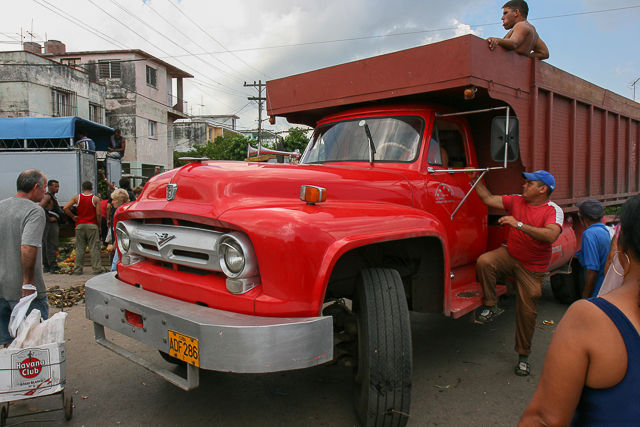 Old trucks et autres camions des années 50 - Cuba - Photo de Charles GUY