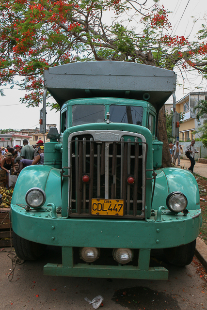 Old trucks et autres camions des années 50 - Cuba - Photo de Charles GUY