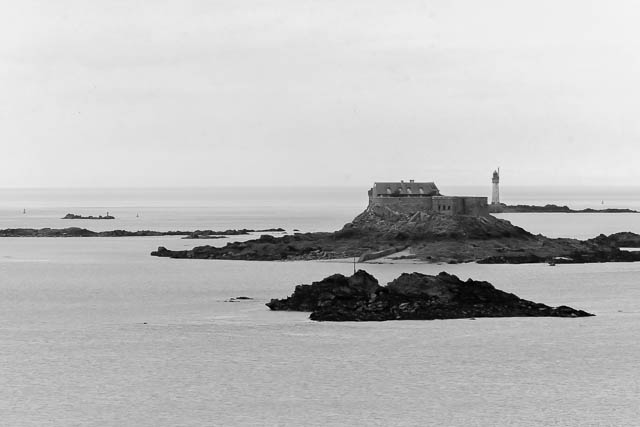 Forts et balises - Photos de la Côte d'émeraude - Saint-Malo, Dinard - par Charles GUY