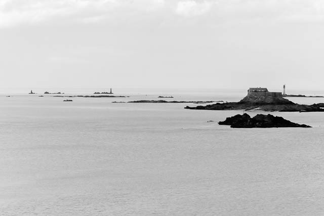 Forts et balises - Photos de la Côte d'émeraude - Saint-Malo, Dinard - par Charles GUY