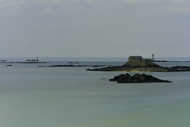 Forts et balises - Photos de la Côte d'émeraude - Saint-Malo, Dinard - par Charles GUY