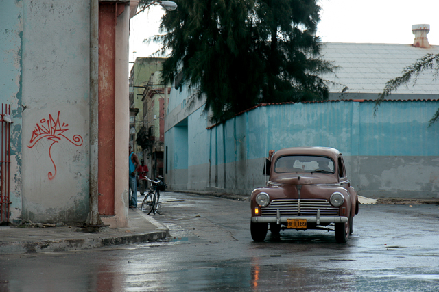 Voitures européennes des années 50 à Cuba d'après la série 