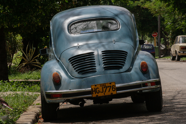 Voitures européennes des années 50 à Cuba d'après lasérie 