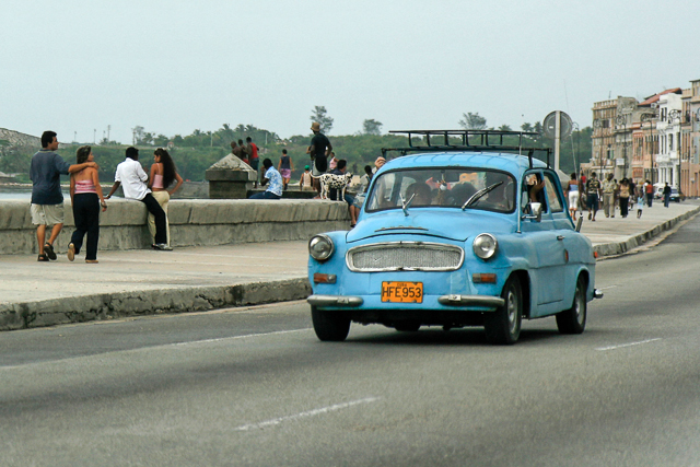 Voitures européennes des années 50 à Cuba d'après la série 