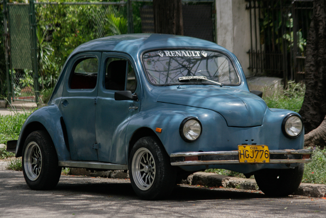 Voitures européennes des années 50 à Cuba d'après la série 