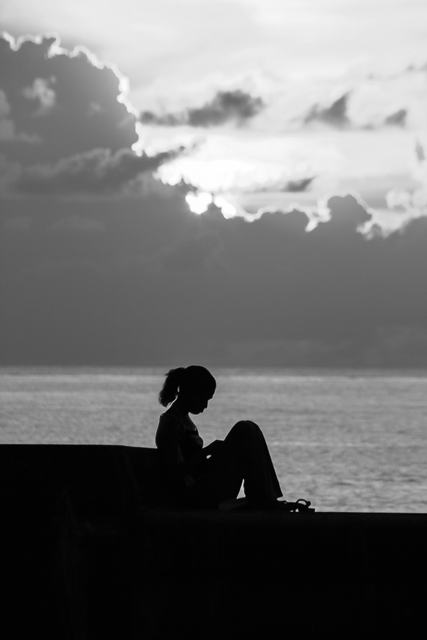 La jeunesse cubaine sur le Malecon - La Havane - Cuba - Photo de Charles GUY