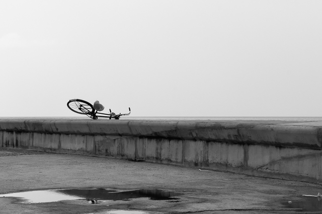 La jeunesse cubaine sur le Malecon - La Havane - Cuba - Photo de Charles GUY