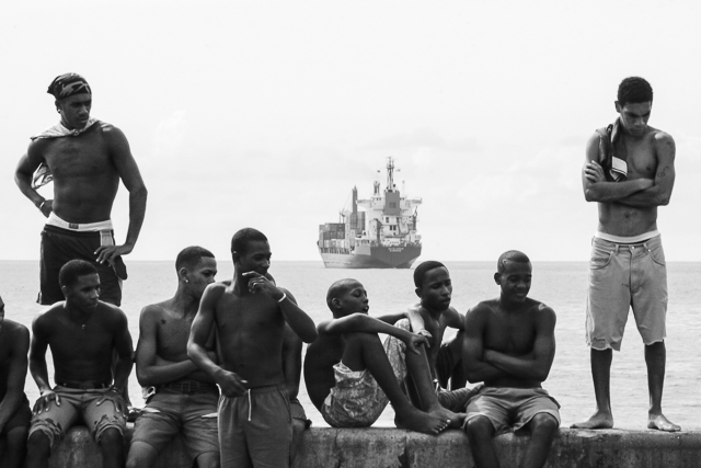 La jeunesse cubaine sur le Malecon - La Havane - Cuba - Photo de Charles GUY