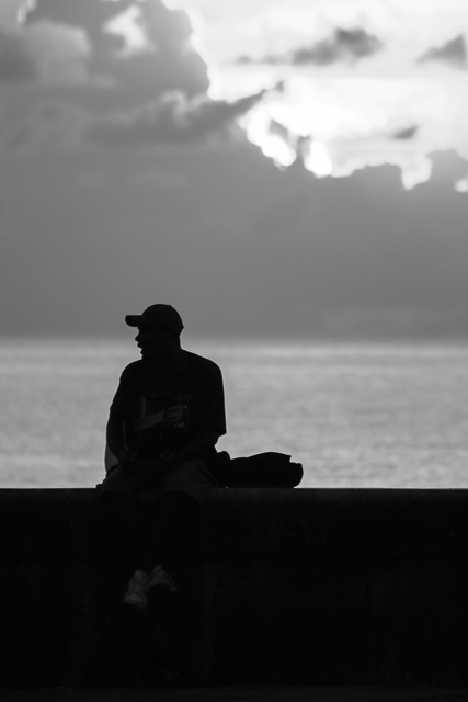 La jeunesse cubaine sur le Malecon - La Havane - Cuba - Photo de Charles GUY