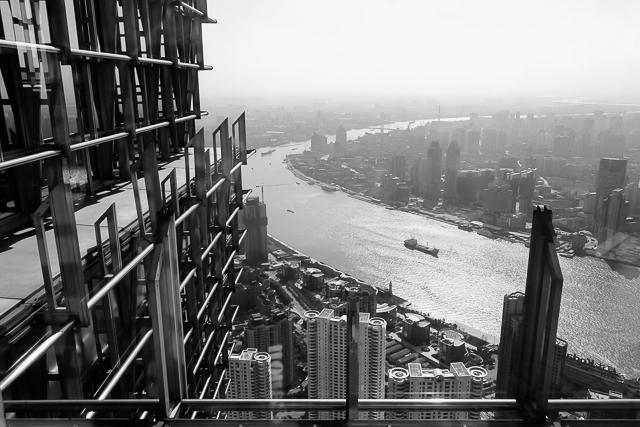 Traffic sur le Huangpu, bateaux, grues - Photos de Shanghai par Charles GUY