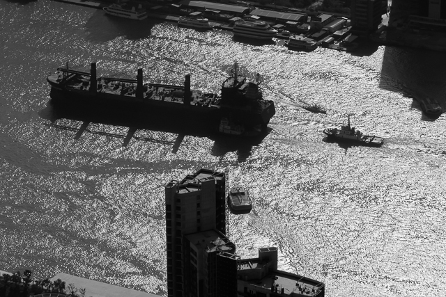 Traffic sur le Huangpu, bateaux, grues - Photos de Shanghai par Charles GUY