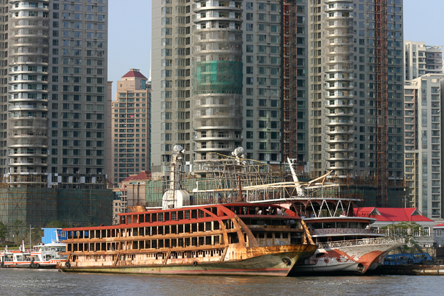 Traffic sur le Huangpu, bateaux, grues - Photos de Shanghai par Charles GUY