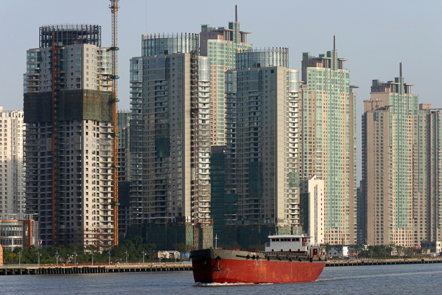 Traffic sur le Huangpu, bateaux, grues - Photos de Shanghai par Charles GUY
