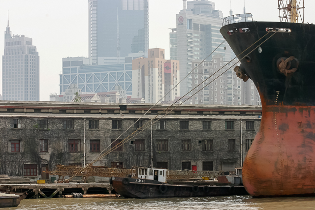 Traffic sur le Huangpu, bateaux, grues - Photos de Shanghai par Charles GUY