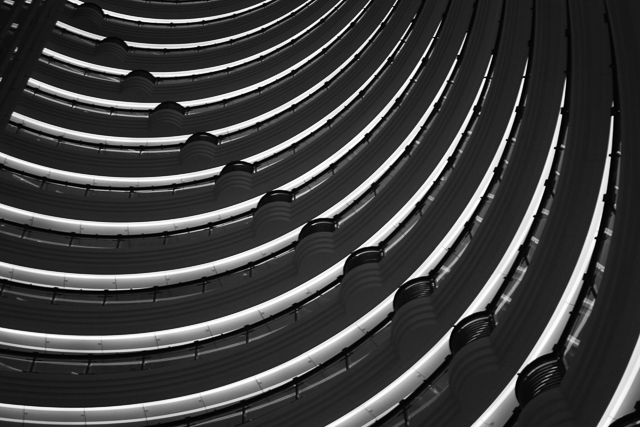 Plongée sur le bar du Grand Hyatt de la tour Jinmao à Shanghai - Photo de Charles Guy