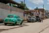 voitures-en-panne-photos-de-cuba-collection-roll-in-la-habana-charles-guy-15 thumbnail