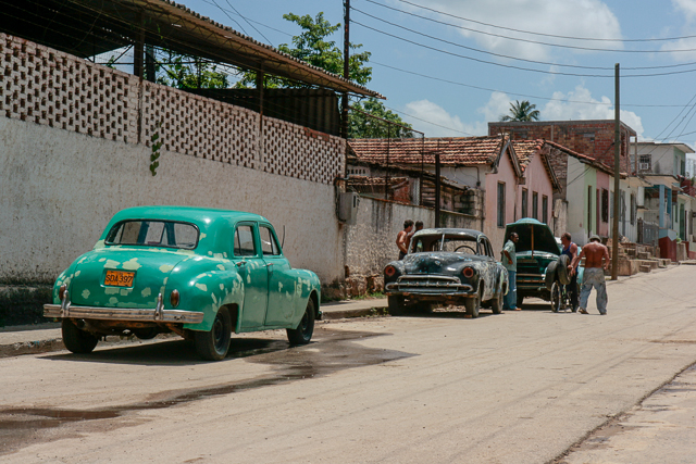 Garage en plein air - Voitures en panne - Photos de la série 