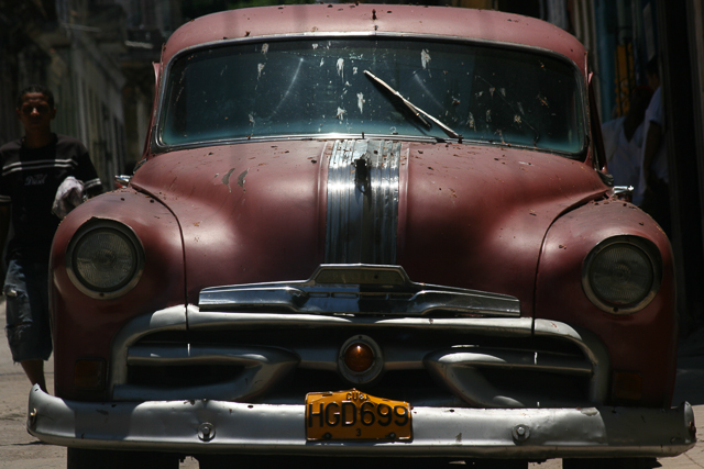 Garage en plein air - Voitures en panne - Photos de la série 